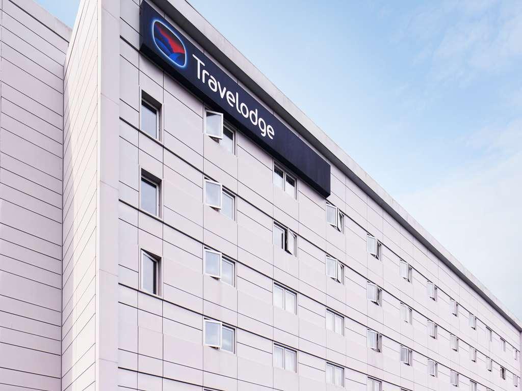 Travelodge London Feltham Экстерьер фото