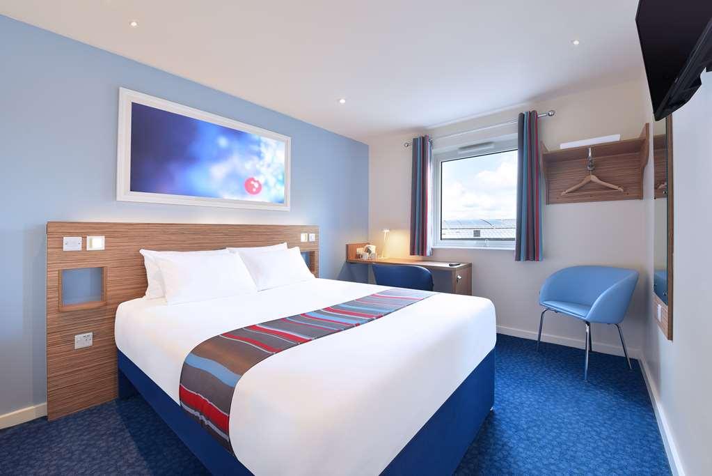 Travelodge London Feltham Номер фото
