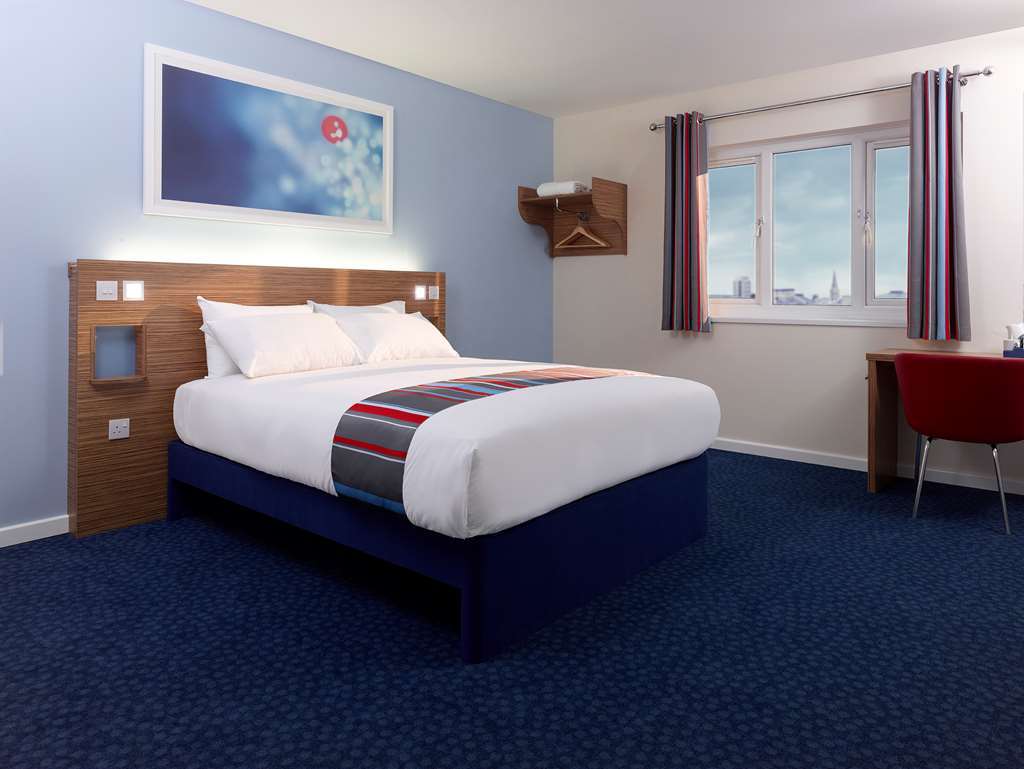 Travelodge London Feltham Номер фото