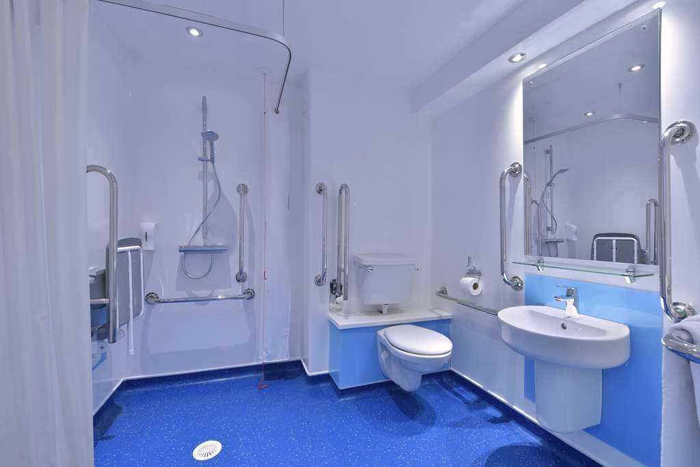 Travelodge London Feltham Номер фото