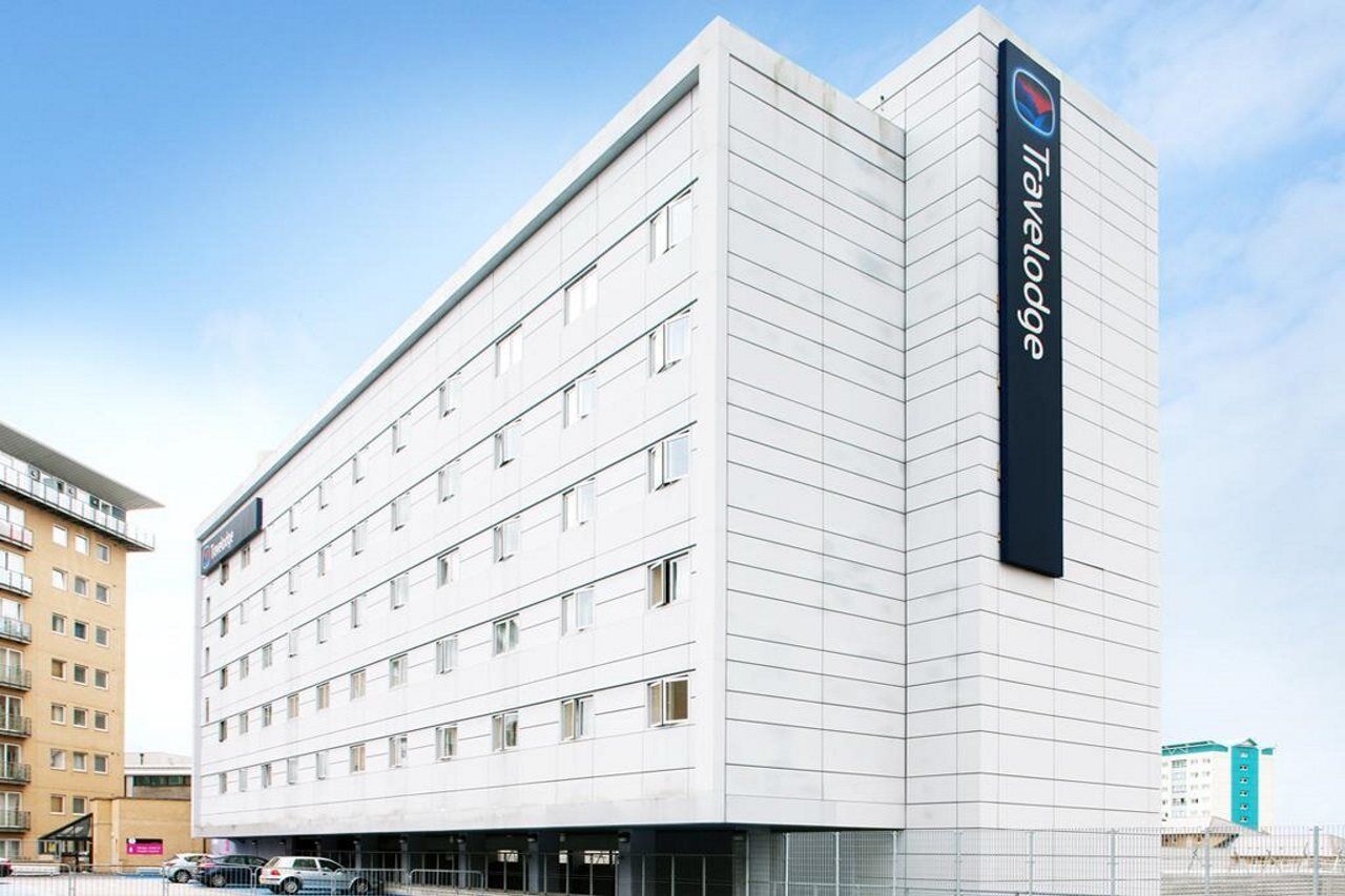 Travelodge London Feltham Экстерьер фото